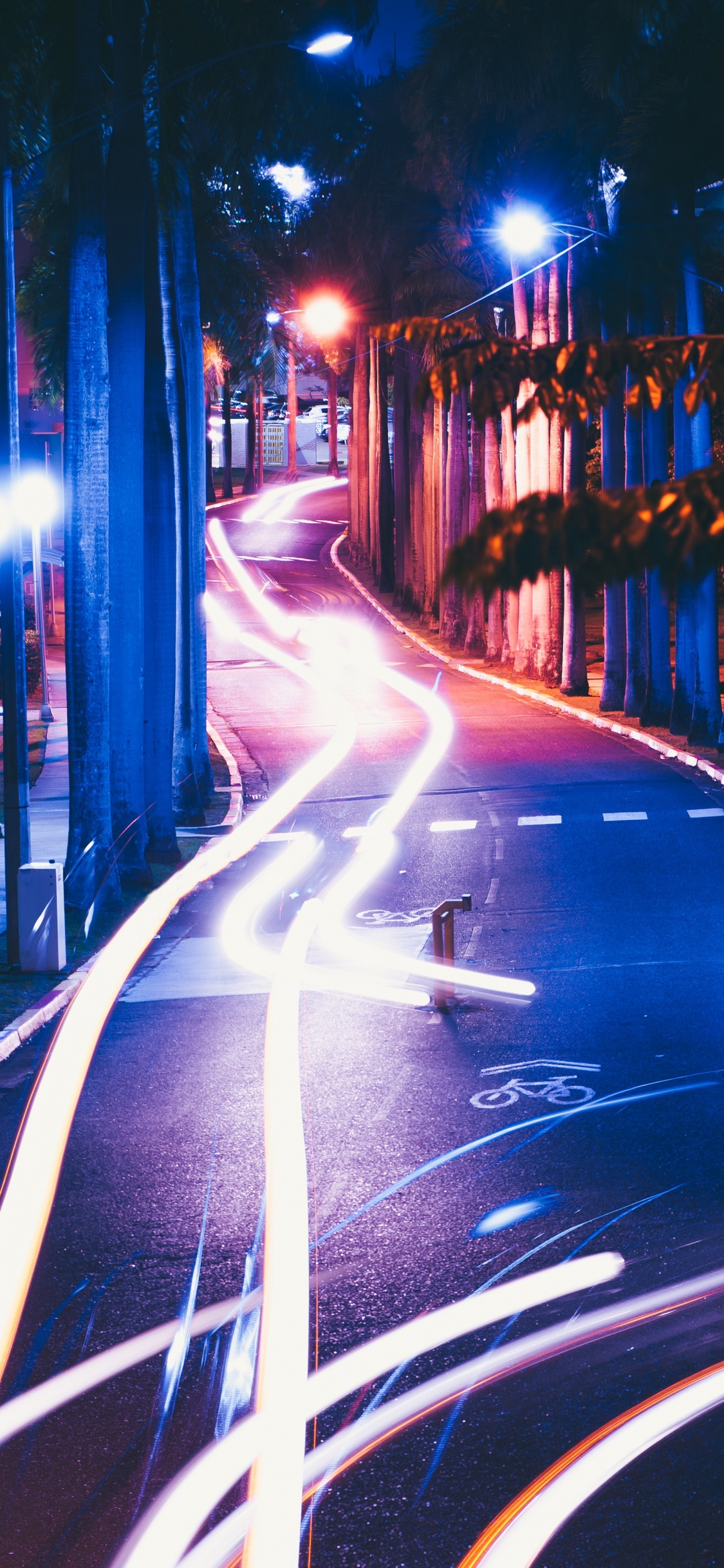 Обои синий, ночь, свет, автомобильное освещение, освещение в разрешении 1125x2436