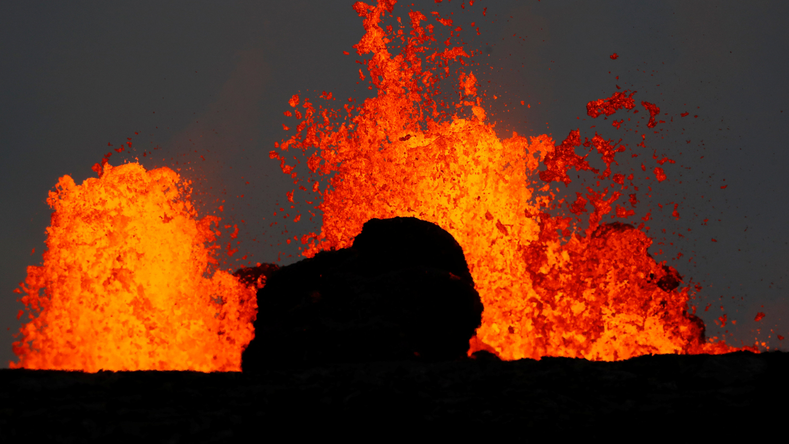 Обои Лейлани Эстейтс, вулкан, лава, пламя, огонь в разрешении 2560x1440