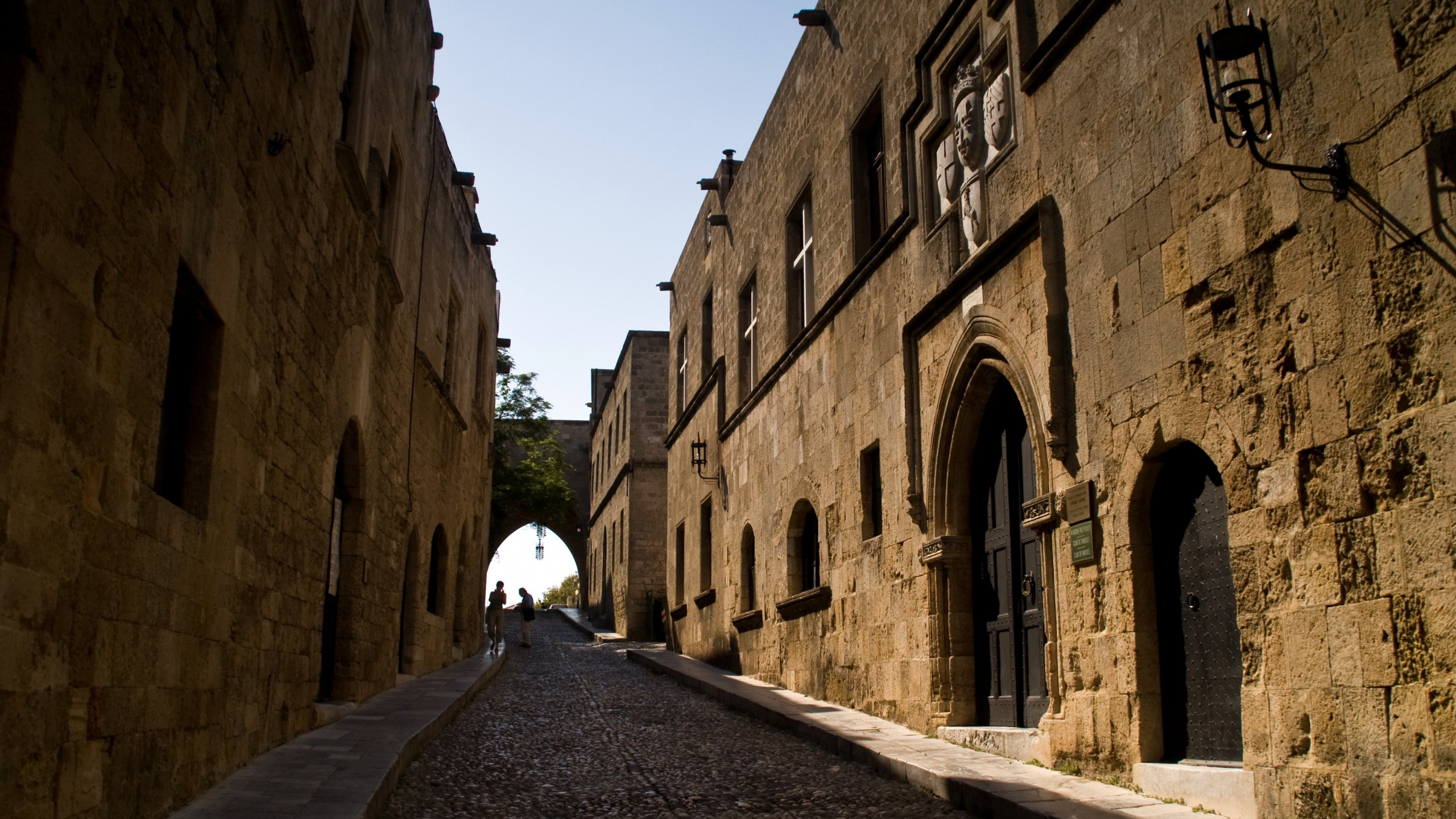 Обои средневековье, аллея, средневековая архитектура, Афины, улица в разрешении 2560x1440