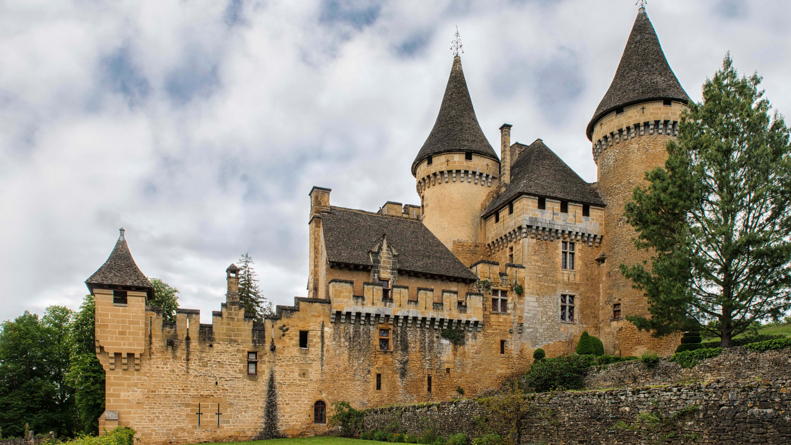 Обои замок, фортификация, средневековая архитектура, здание, величественный дом в разрешении 2560x1440