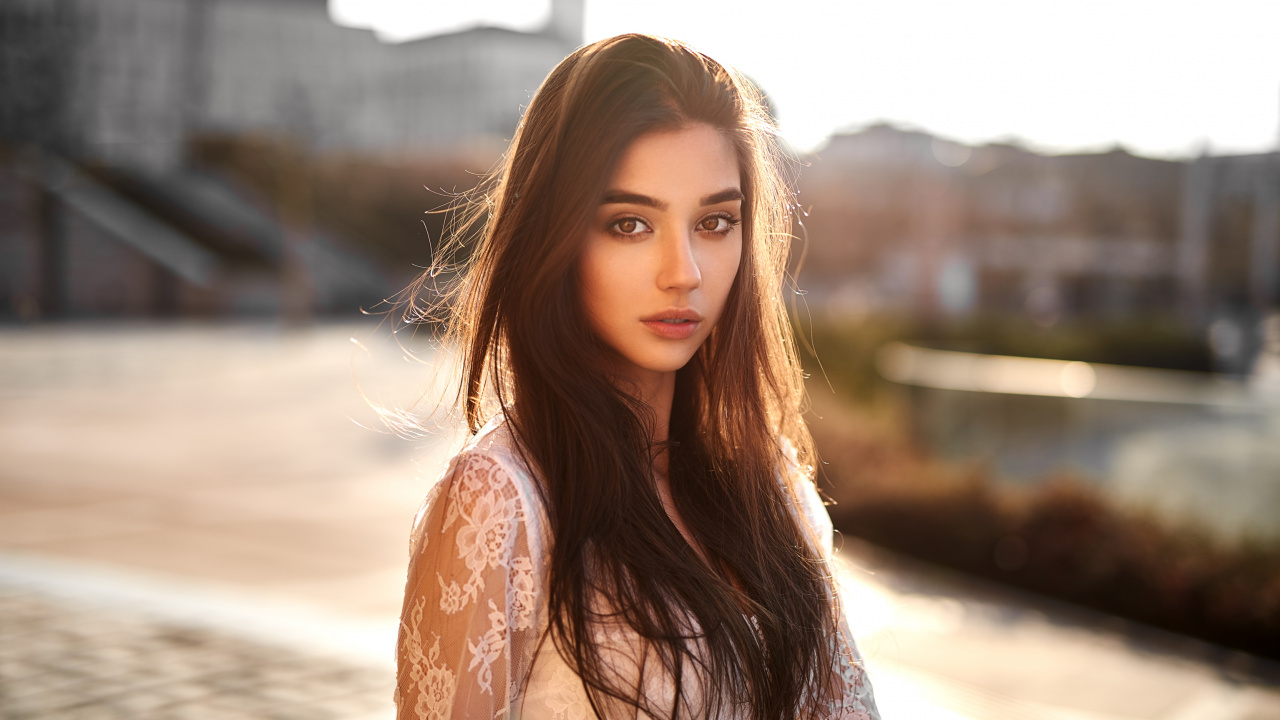 Обои волосы, лицо, красота, губа, длинные волосы в разрешении 1280x720