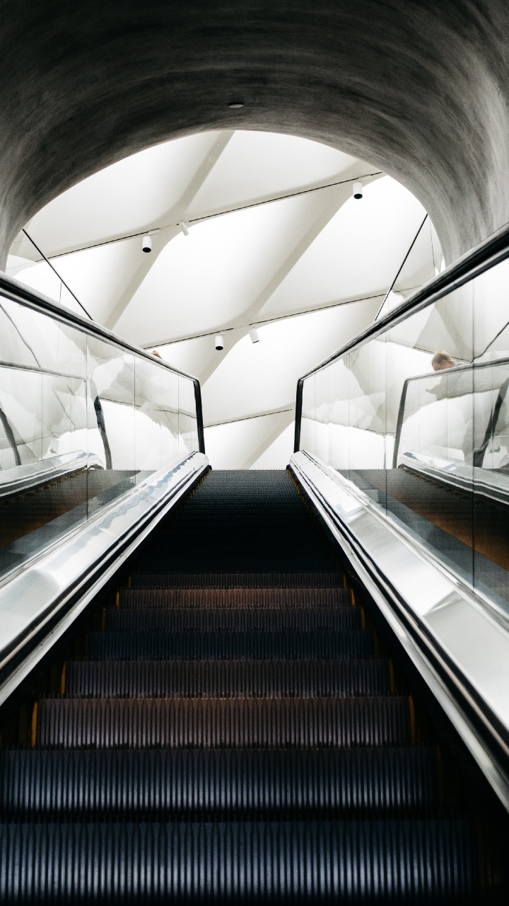 Обои эскалатор, поручень, архитектура, транспорт, линия в разрешении 720x1280