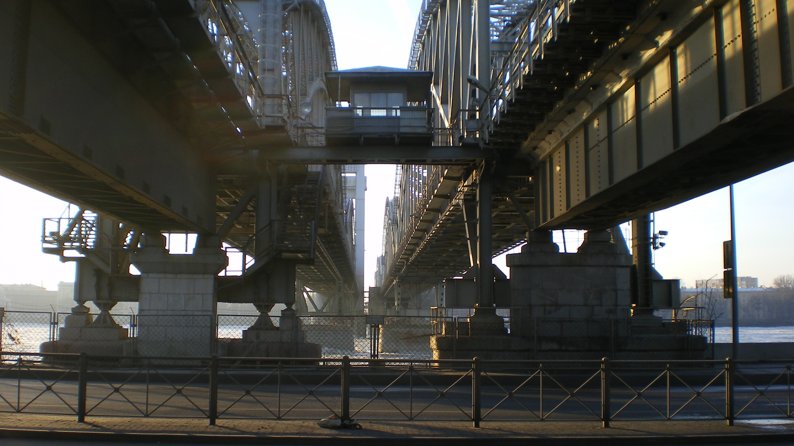 Обои Нева, мост, общественный транспорт, Гирдерский мост, разводной мост в разрешении 2560x1440