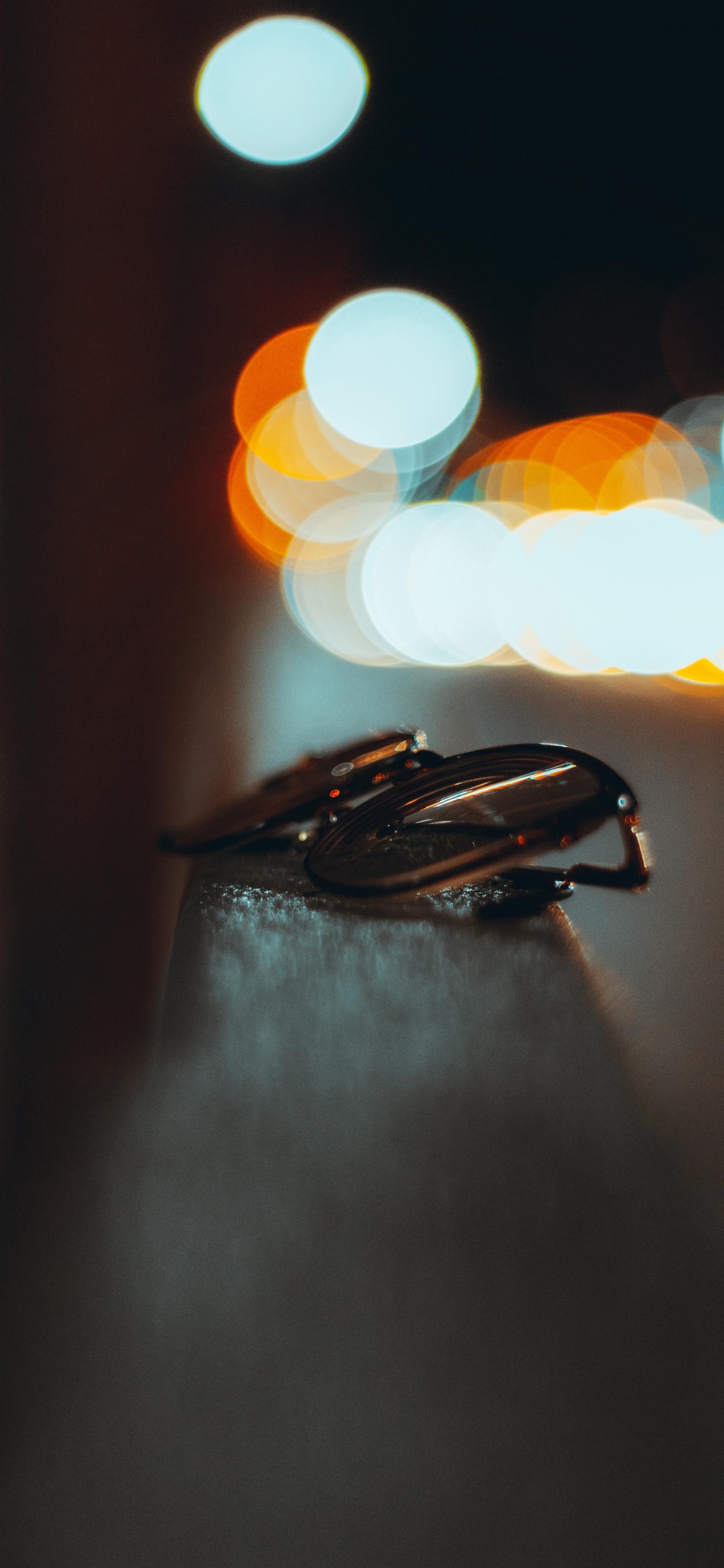 Обои свет, автомобильное освещение, Янтарь, дерево, полутона и оттенки в разрешении 1242x2688