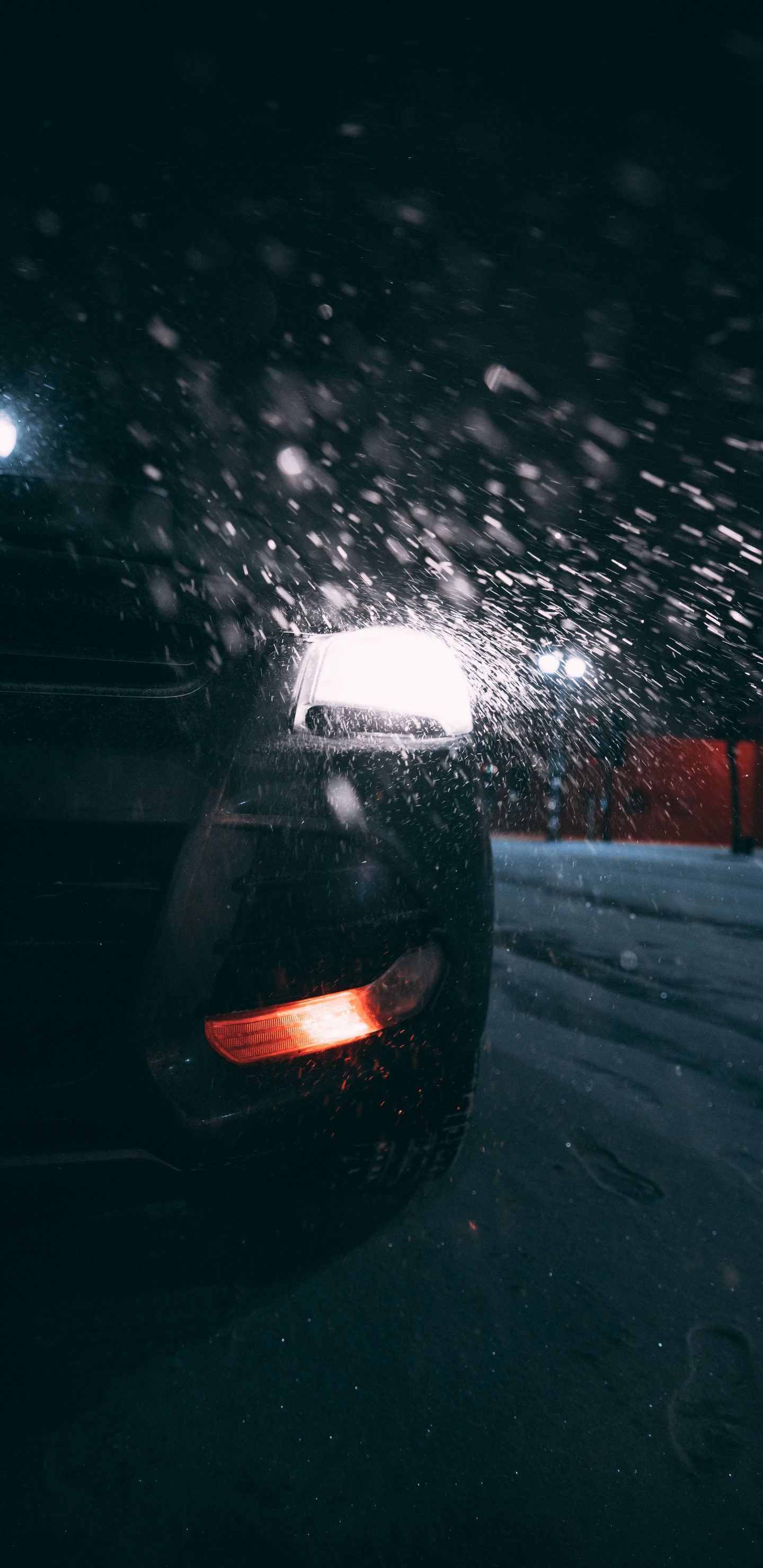 Обои авто, фара, автомобильное освещение, автомобильный экстерьер, снег в разрешении 1440x2960