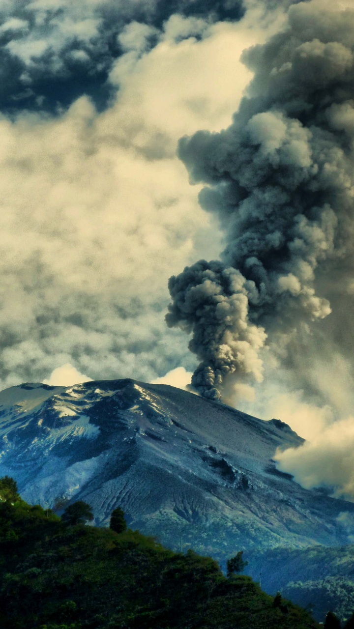 Обои пейзажи гор, вулкан, лава, нагорье, гора в разрешении 720x1280