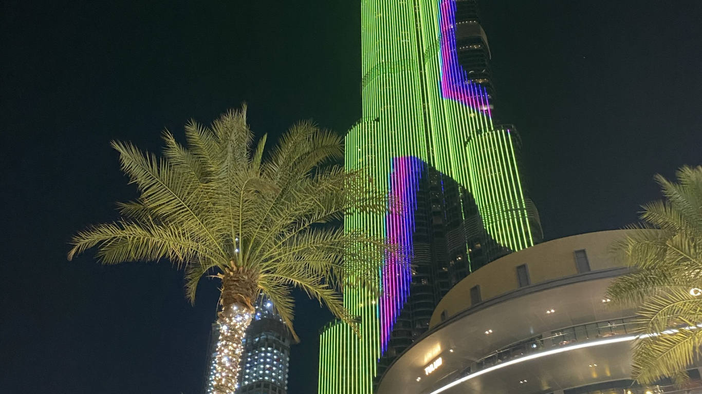 Обои вышка, пальмовые рощи, мажорель синий, фасад, ночь в разрешении 1366x768