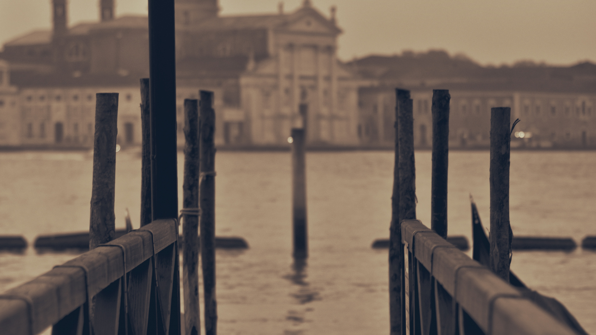 Обои освещение, вода, Церковь Сан Джорджо Маджоре, дощатый настил, древесина в разрешении 1920x1080