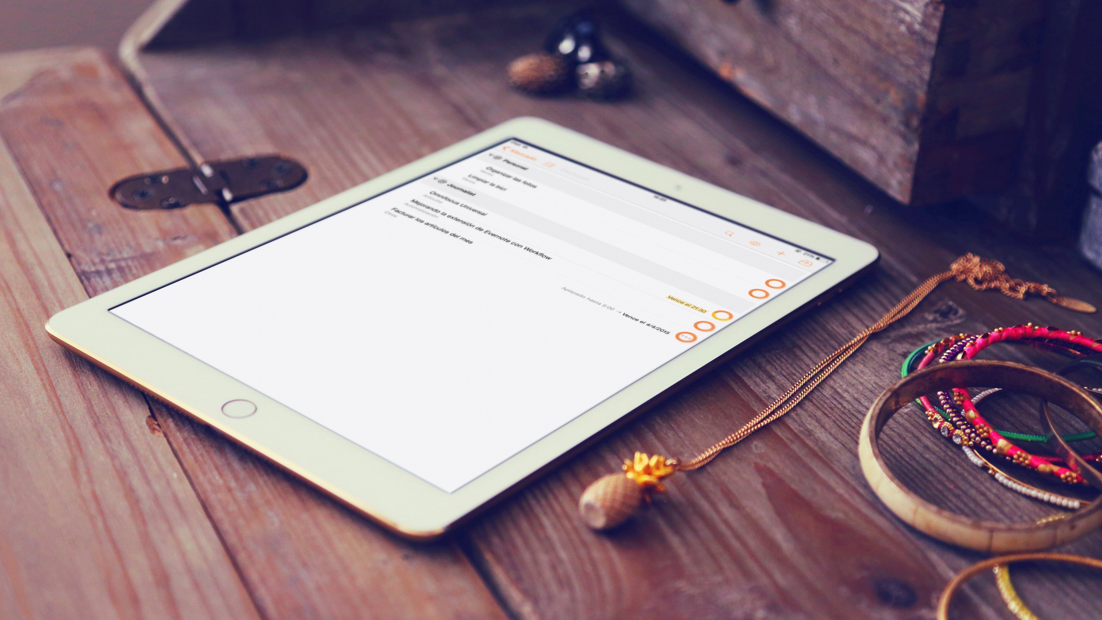 Обои apple, марка, яблоко, приспособление, гаджет в разрешении 3840x2160