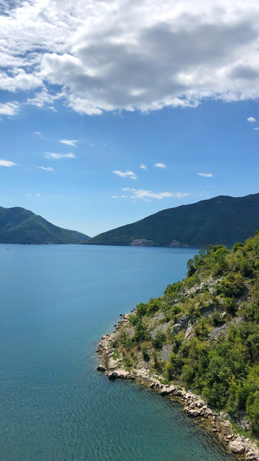 Обои водоем, природа, синий, горный рельеф, гидроресурсы в разрешении 1080x1920