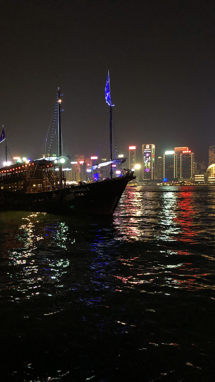 Обои Гонконг, вода, ночь, город, метрополия в разрешении 750x1334