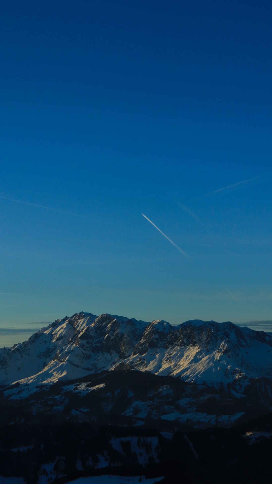 Обои горный рельеф, гора, синий, горный хребет, облако в разрешении 1080x1920