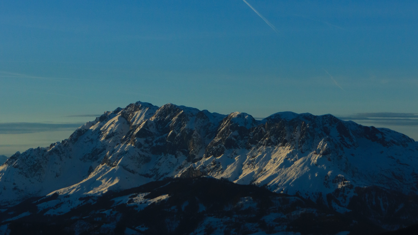 Обои горный рельеф, гора, синий, горный хребет, облако в разрешении 1366x768