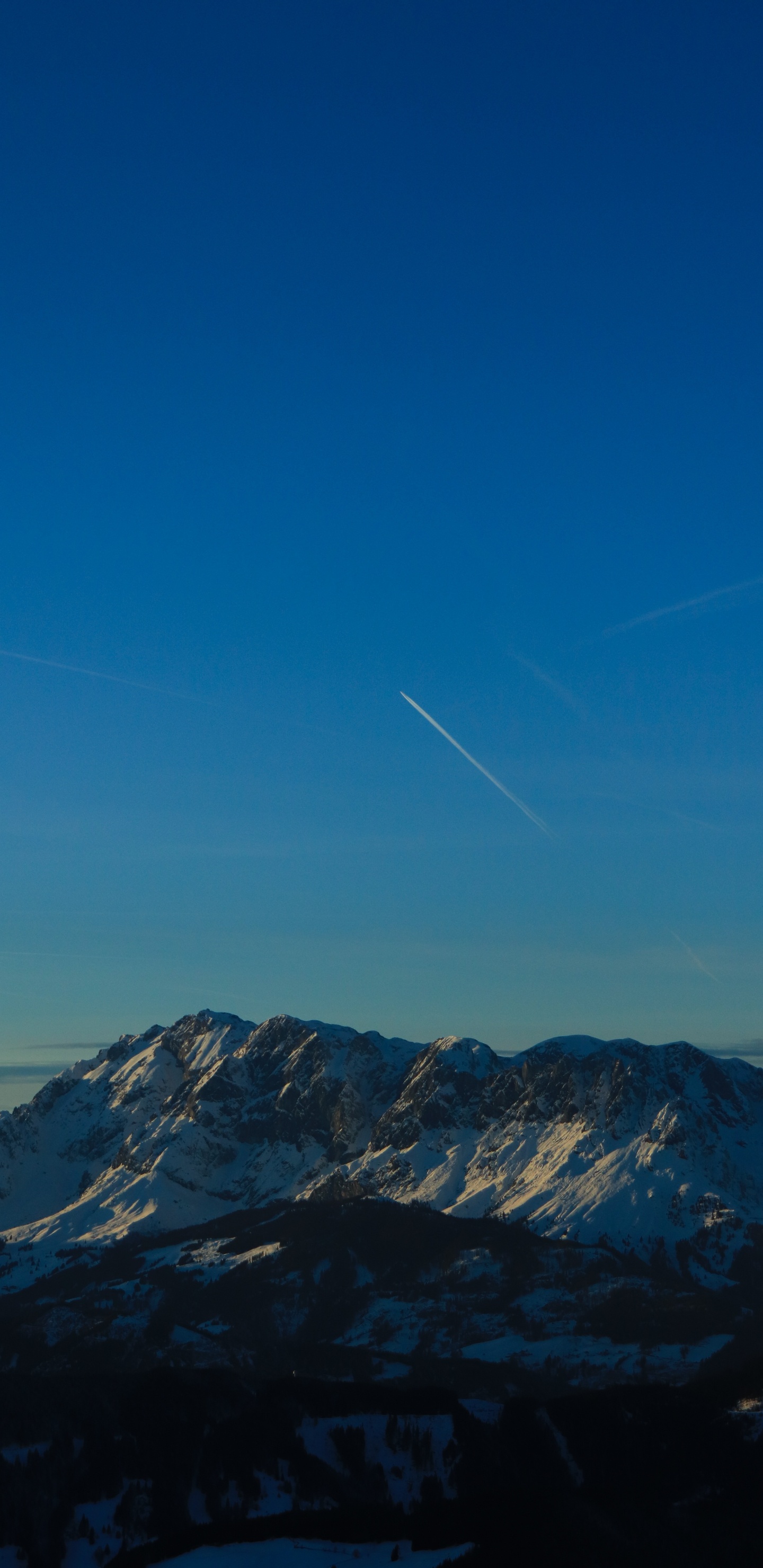 Обои горный рельеф, гора, синий, горный хребет, облако в разрешении 1440x2960