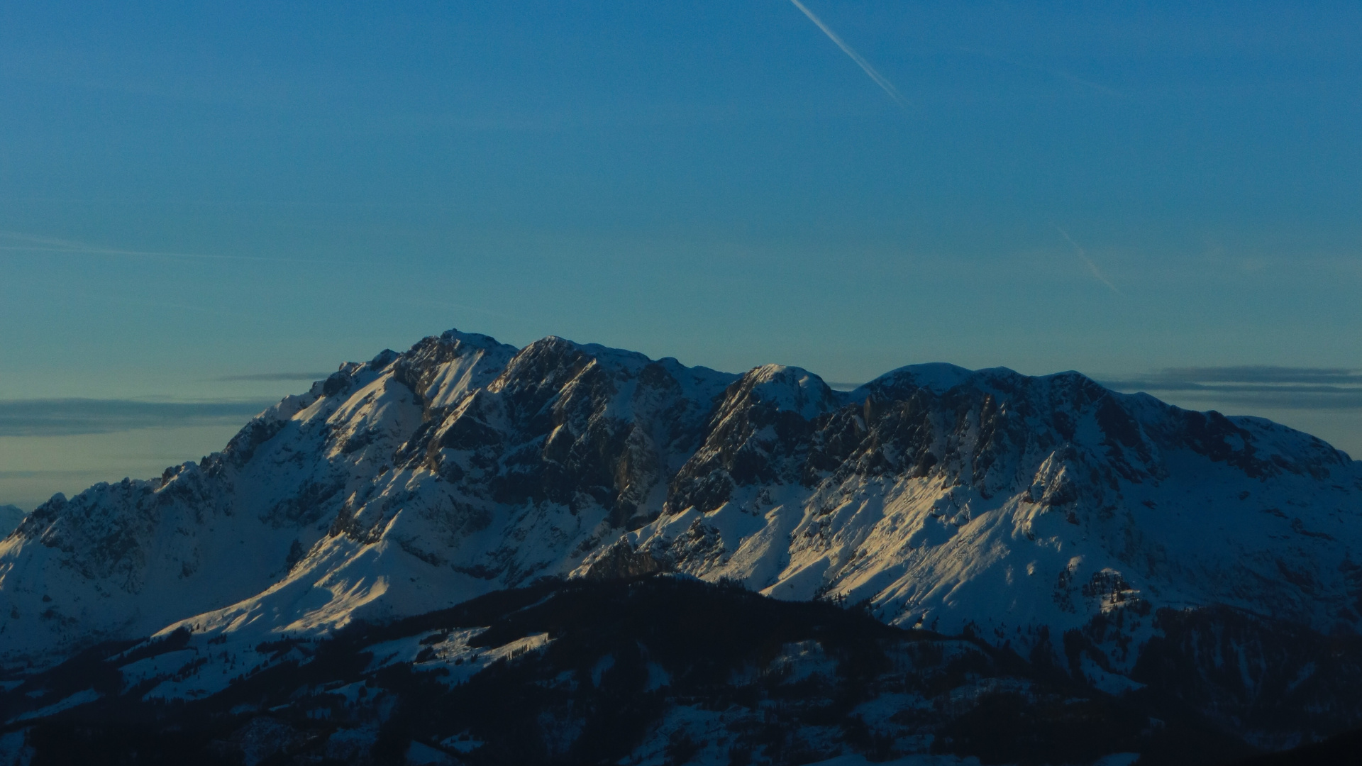 Обои горный рельеф, гора, синий, горный хребет, облако в разрешении 1920x1080