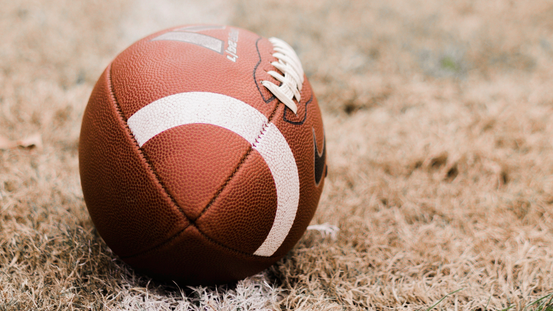Обои американский футбол, мяч, футбол, командный вид спорта, футбольный мяч в разрешении 1920x1080