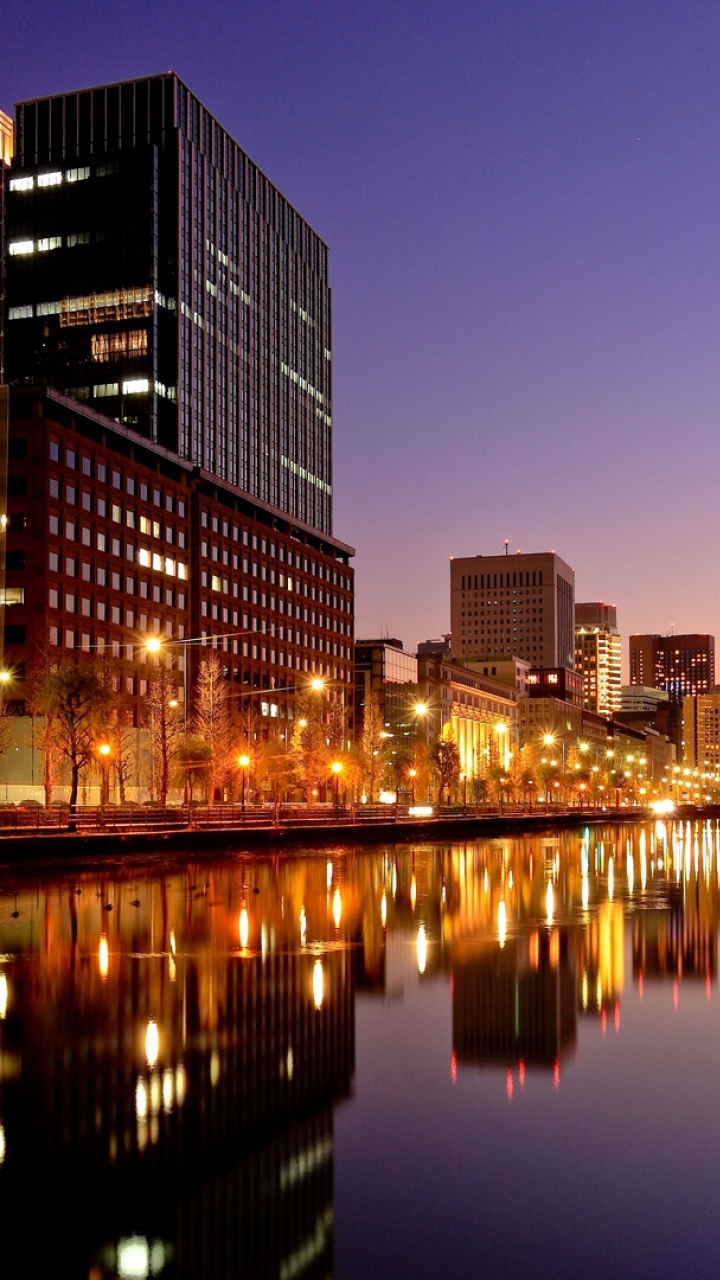 Обои отражение, город, городской пейзаж, ночь, городской район в разрешении 720x1280
