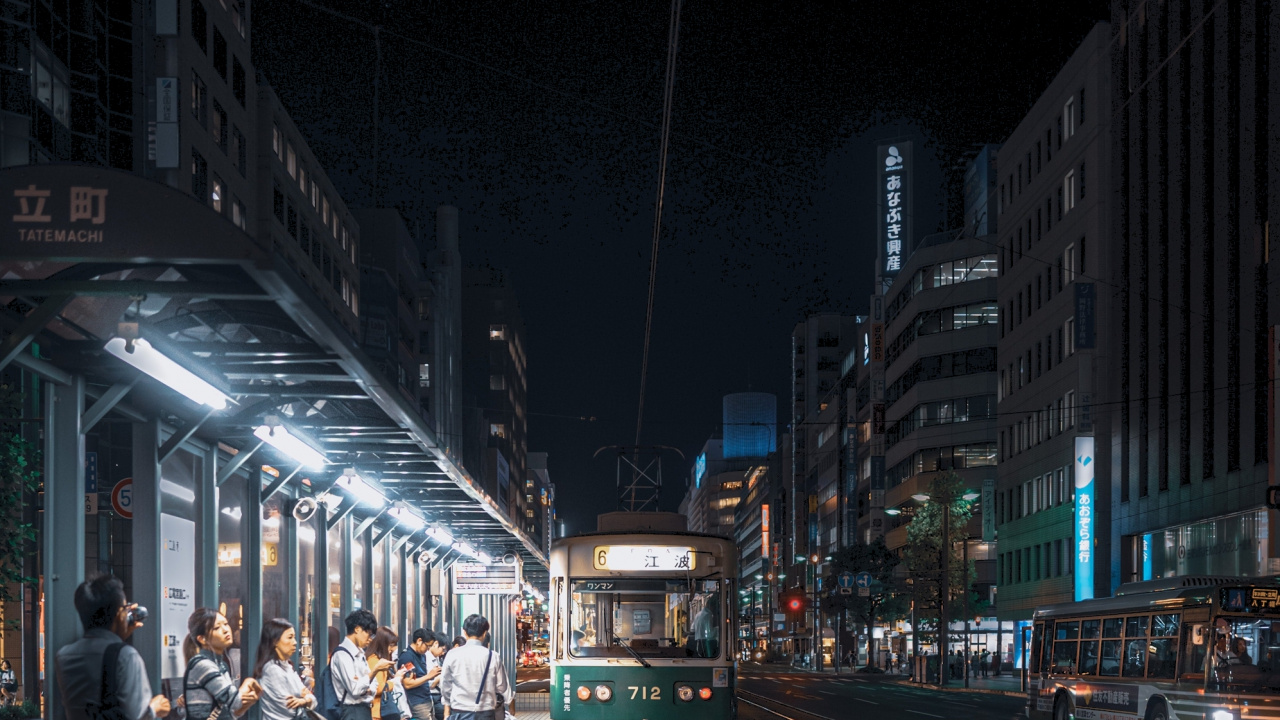 Обои здание, дорожное покрытие, электричество, автомобильное освещение, проезд в разрешении 1280x720