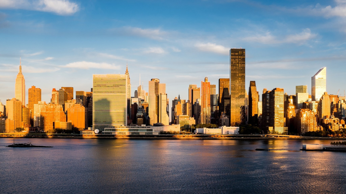 Обои линия горизонта, небоскреб, город, городской пейзаж, городской район в разрешении 1366x768