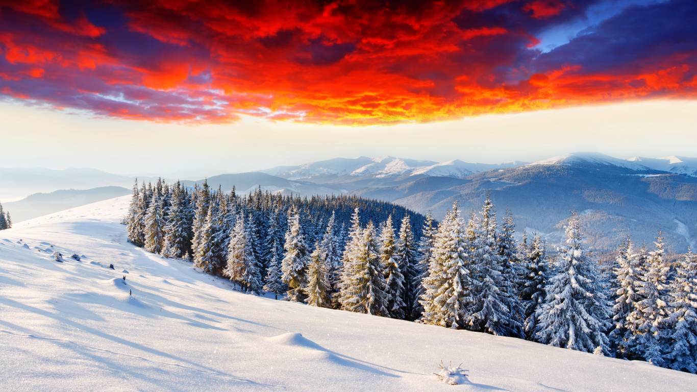 Обои зима, гора, снег, горный рельеф, дерево в разрешении 1366x768