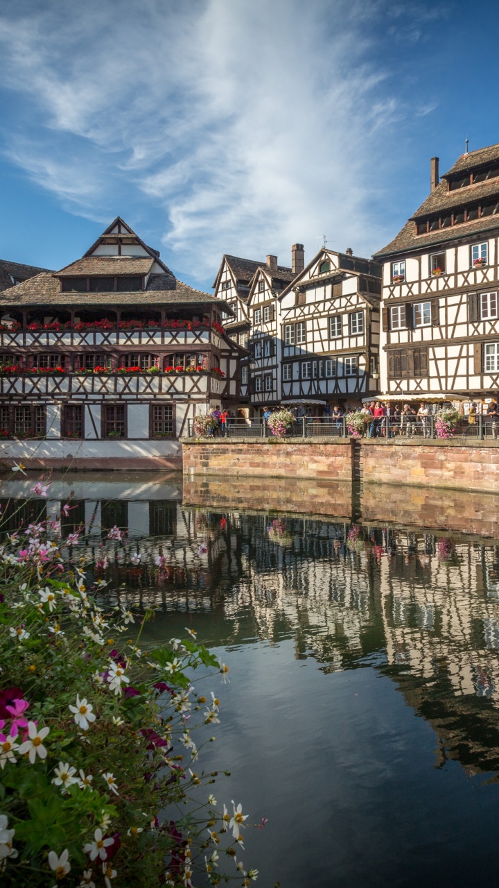 Обои отражение, водный путь, вода, городок, город в разрешении 720x1280