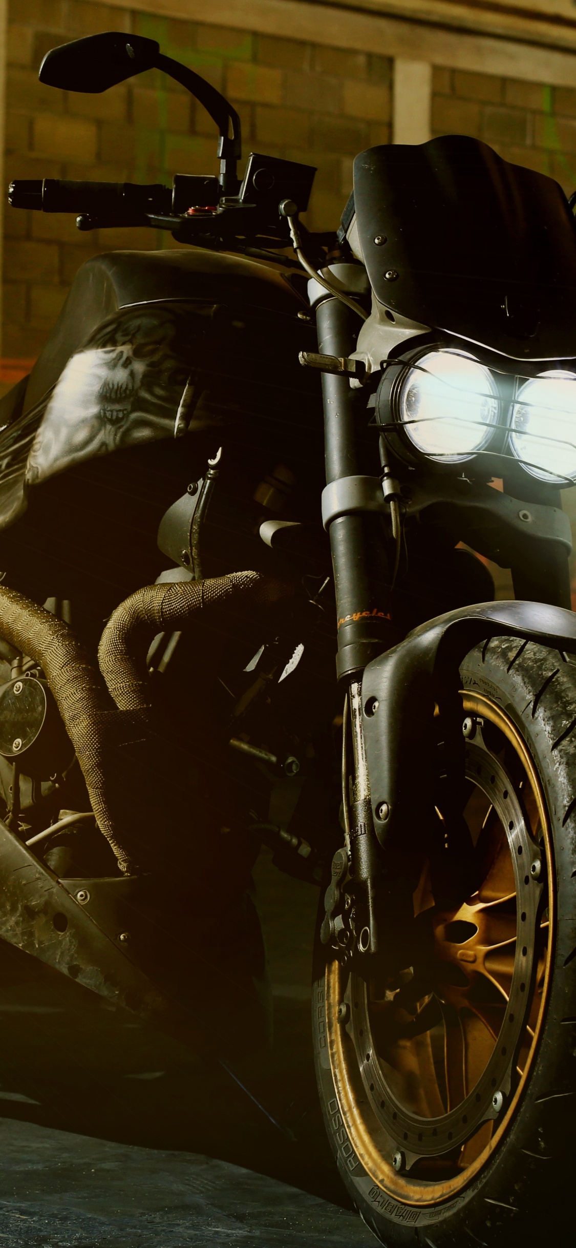 Обои велосипедное колесо, авто, мотоцикл, фара, колесо в разрешении 1125x2436