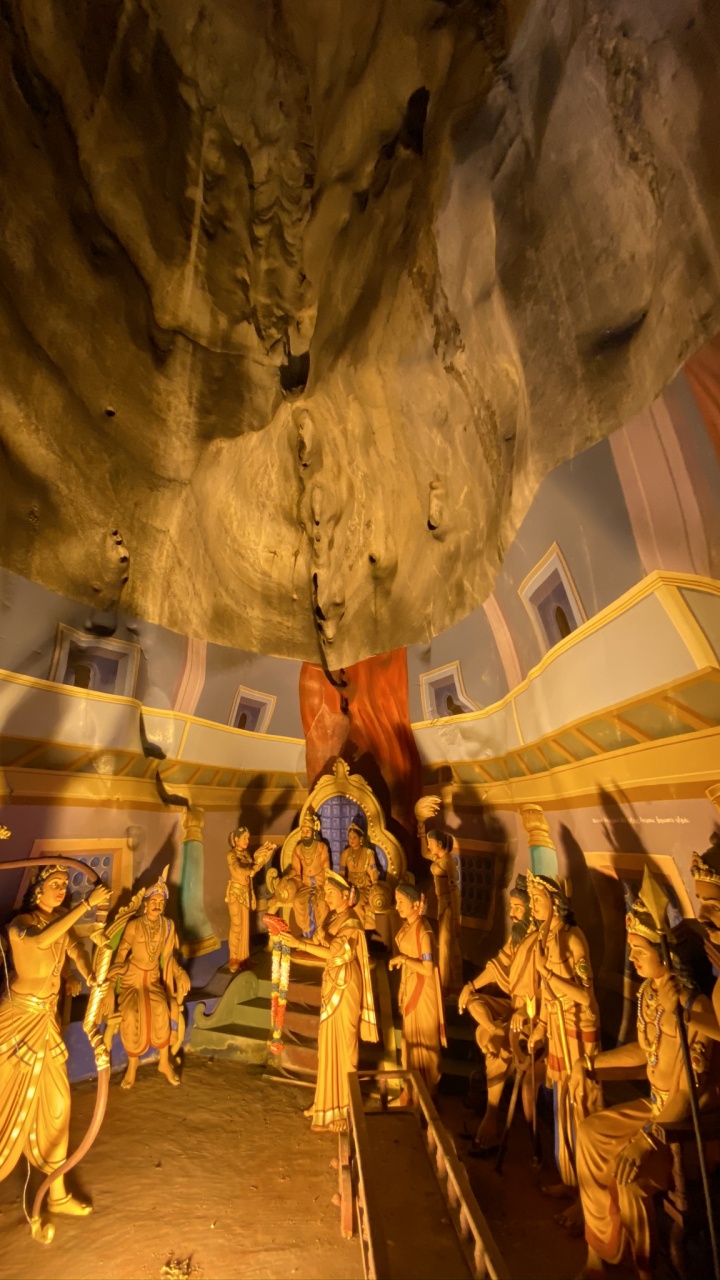 Обои Малайзия, достопримечательность, туризм, пещера, мифология в разрешении 720x1280