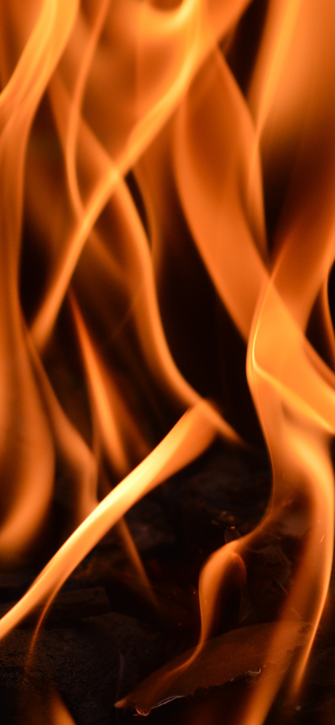 Обои огонь, пламя, Апельсин, свет, темнота в разрешении 1125x2436