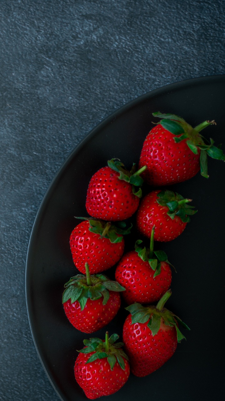 Обои клубника, яблоко, пища, жидкий, фрукты в разрешении 720x1280