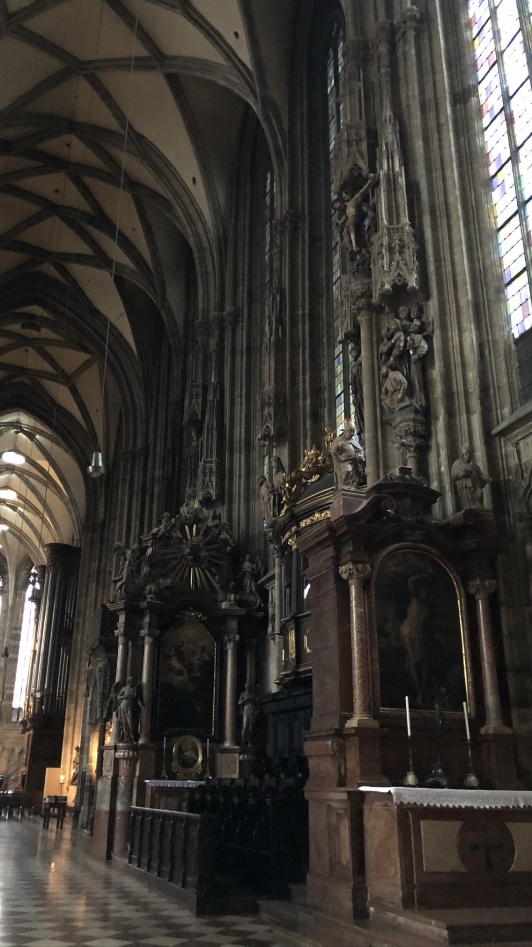 Обои средневековая архитектура, базилика, религиозный институт, собор, архитектура в разрешении 1080x1920