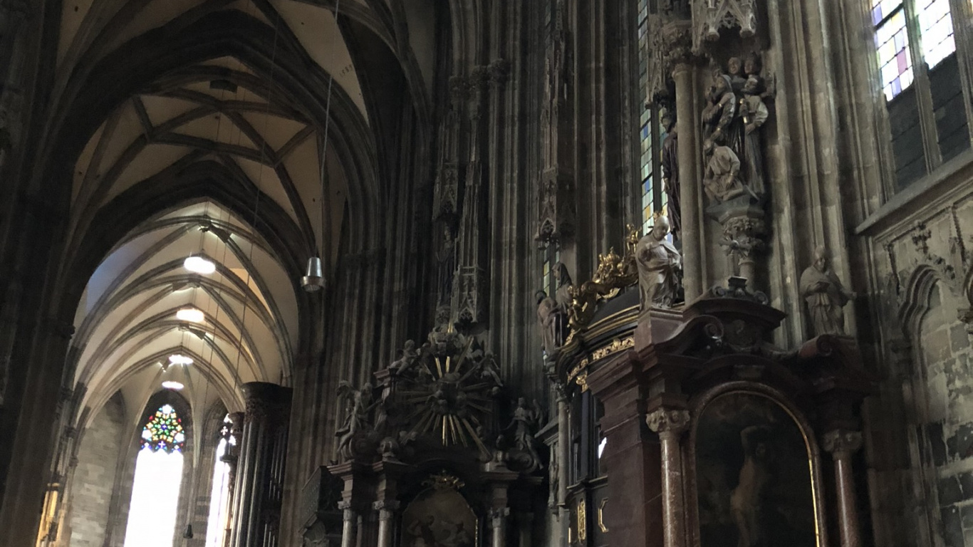 Обои средневековая архитектура, базилика, религиозный институт, собор, архитектура в разрешении 1366x768