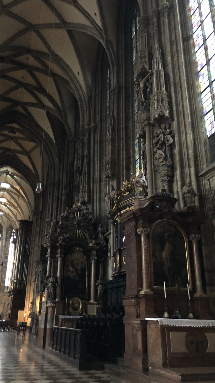 Обои средневековая архитектура, базилика, религиозный институт, собор, архитектура в разрешении 750x1334