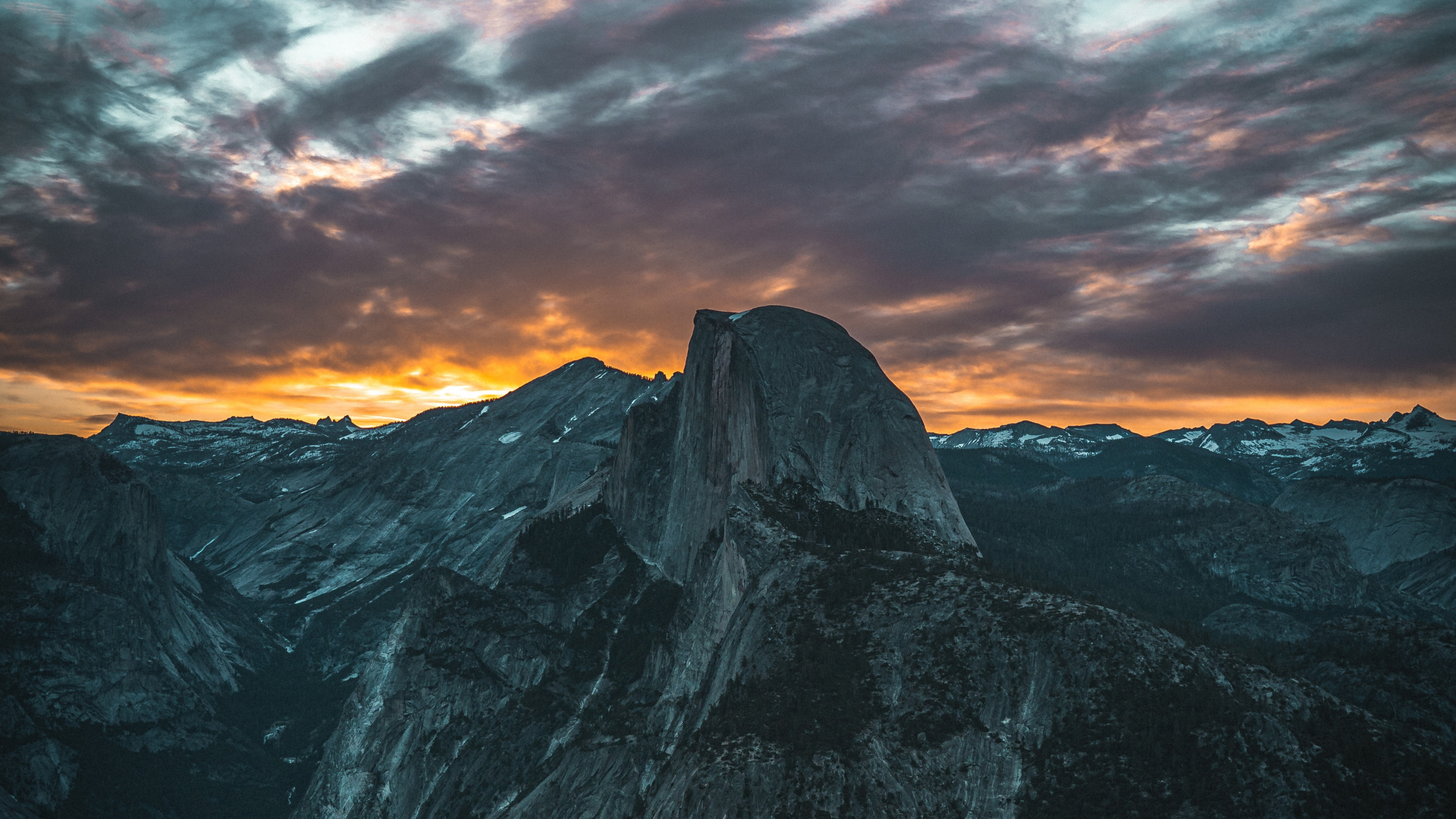 Обои природа, облако, гора, горный рельеф, горизонт в разрешении 2560x1440