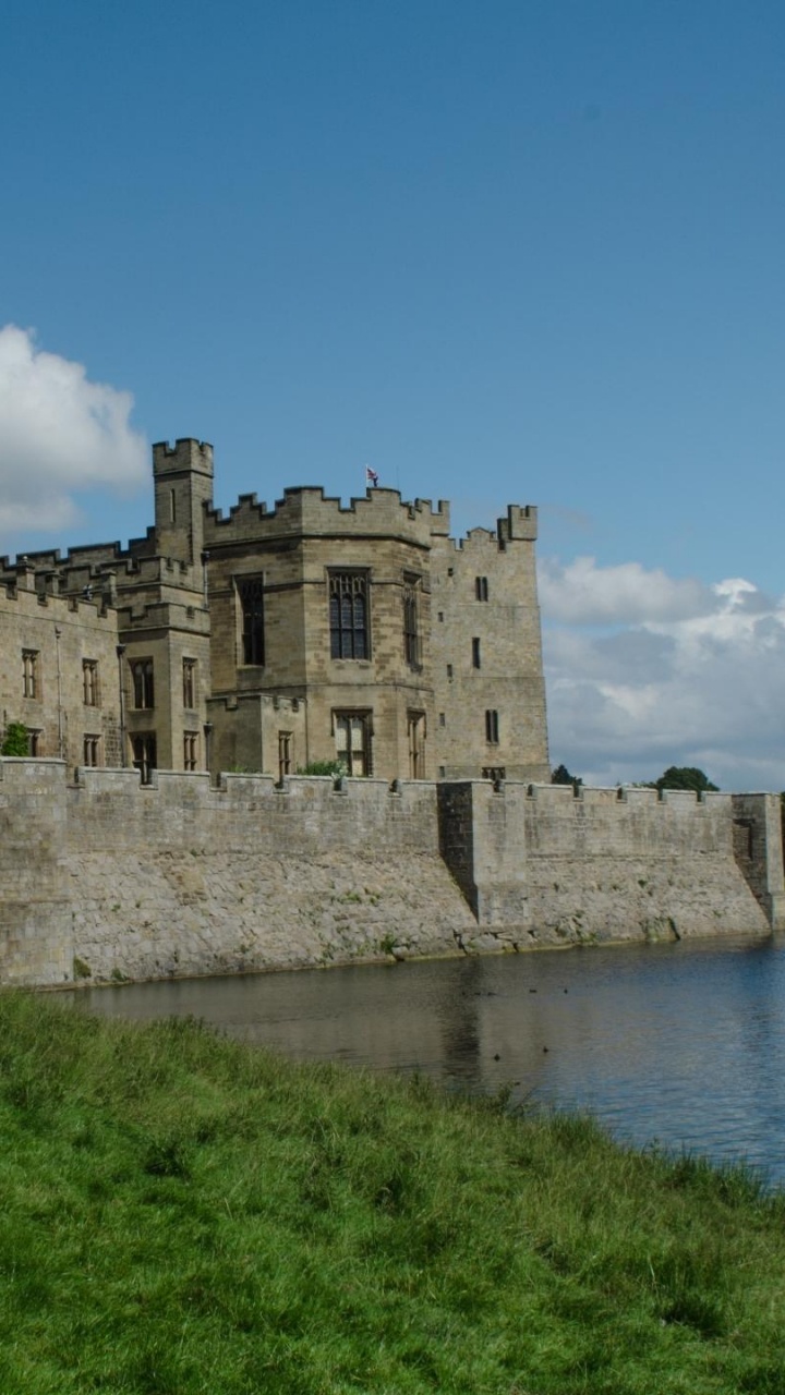 Обои замок, ров, фортификация, водный путь, здание в разрешении 720x1280