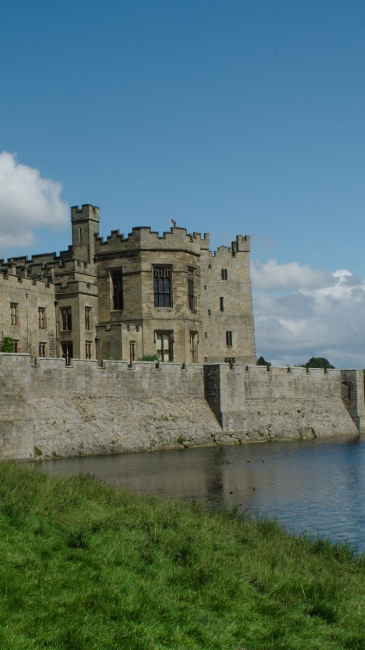 Обои замок, ров, фортификация, водный путь, здание в разрешении 750x1334