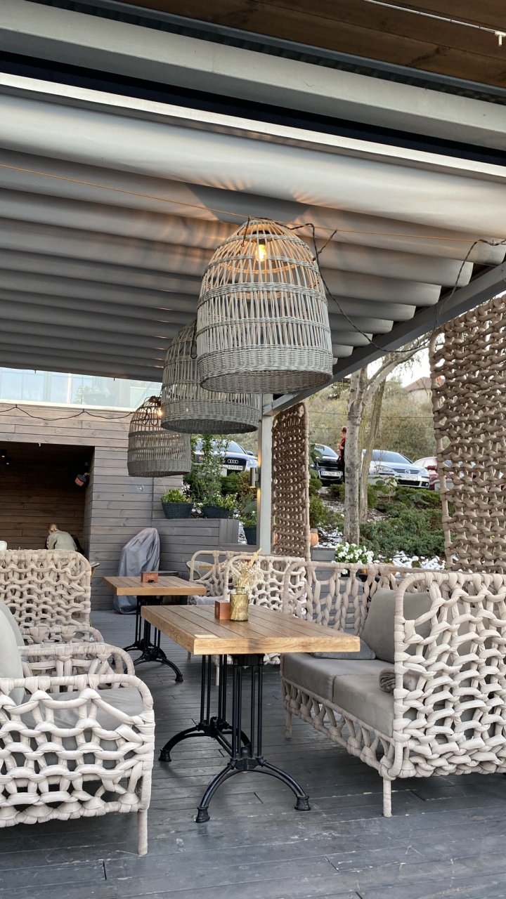 Обои таблица, патио, плетеные, мебель, потолок в разрешении 720x1280