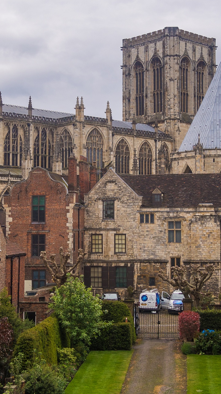 Обои средневековая архитектура, здание, величественный дом, собор, замок в разрешении 720x1280