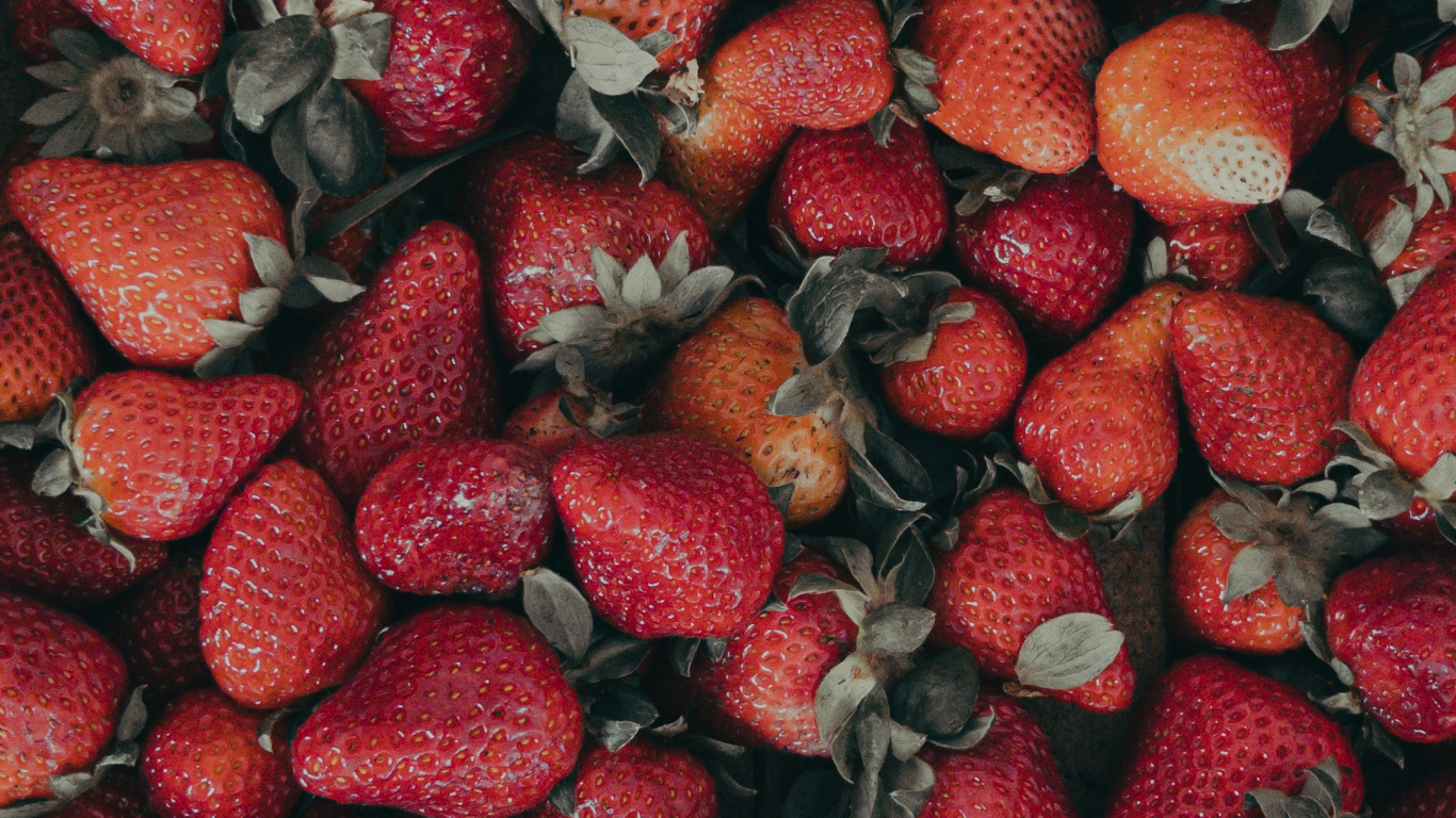 Обои пища, суперфуд, фрукты, клубника, природные продукты в разрешении 1366x768