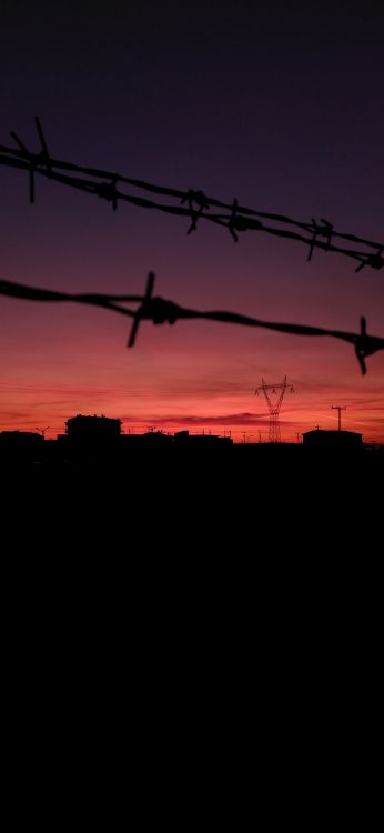 Обои воздушной линии электропередач, колючая проволока, наука, облако, атмосфера в разрешении 1080x2340