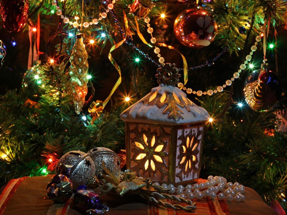 Обои Рождественские огни, Рождественские украшения, елка, Новый год, Рождество в разрешении 2048x1536