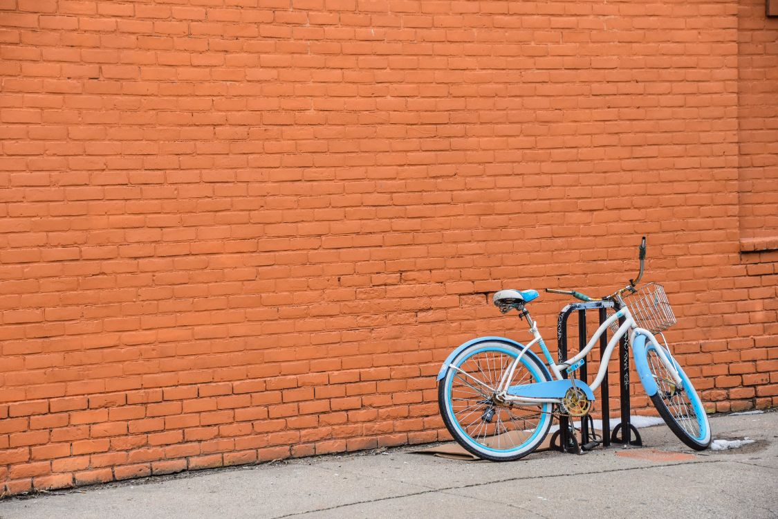 Обои велосипед, стена, парковка в разрешении 6000x4000