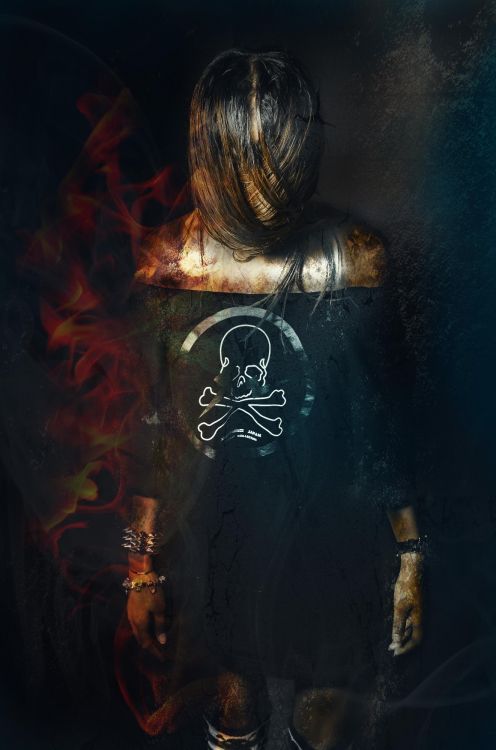 Обои темнота, арт, длинные волосы, артист, дверь в разрешении 1324x2000