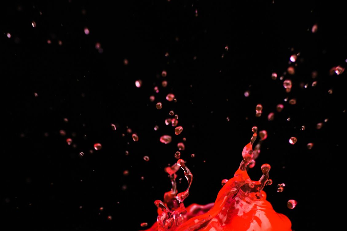 Обои жидкий, вода, красный цвет, падение, космос в разрешении 4288x2848