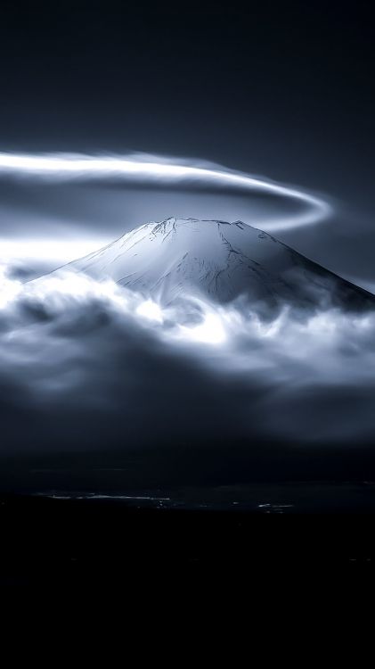 Обои атмосфера, земля, черный и белый, облако, природный ландшафт в разрешении 702x1248