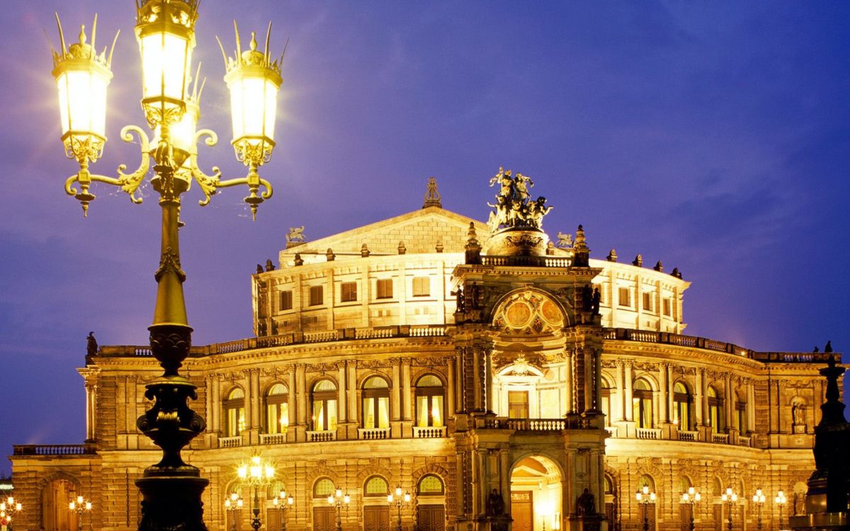 Обои ориентир, дворец, освещение, классическая архитектура, небо в разрешении 2560x1600