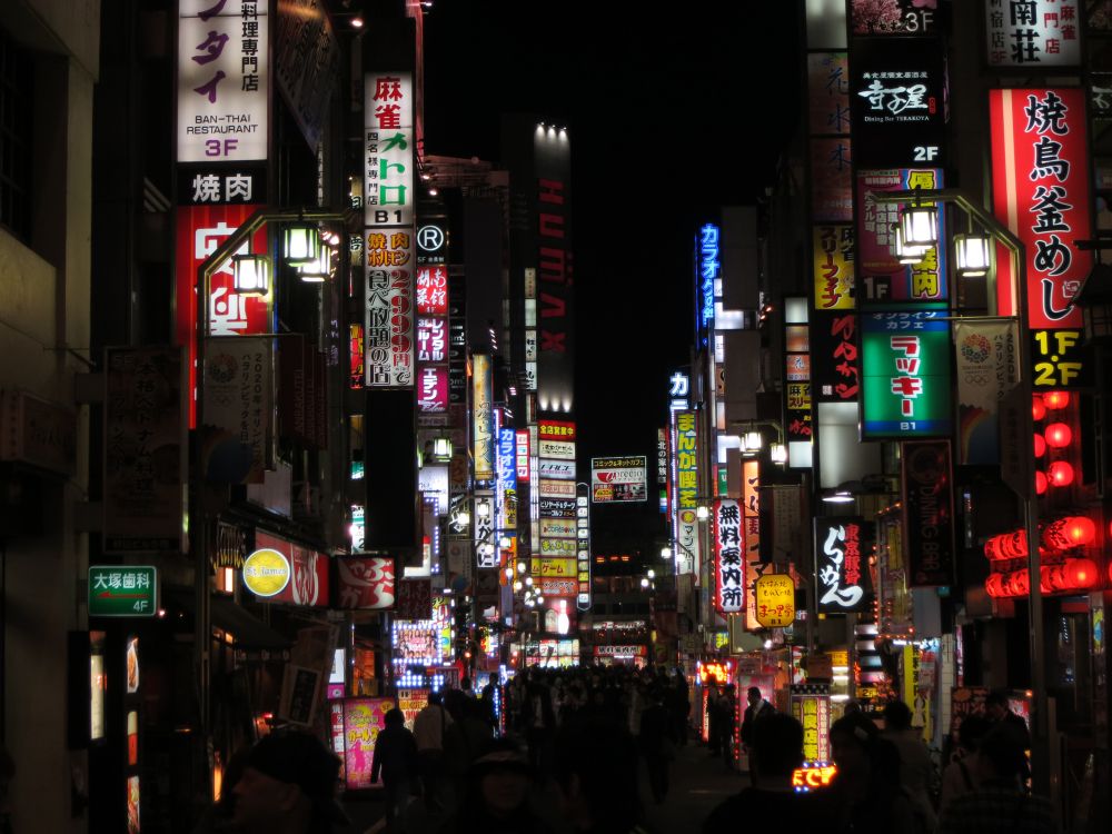 Обои метрополия, электронные табло, ночь, городской район, город в разрешении 2880x2160