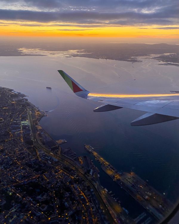 Обои полет, самолет, вода, узкофюзеляжный самолет, самолеты в разрешении 3024x3779