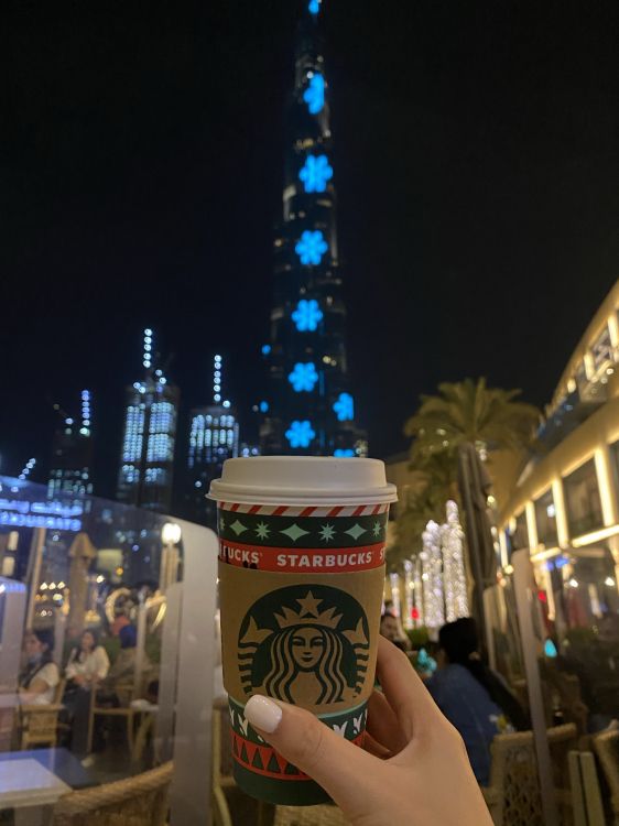 Обои Дубай, Бурдж Халифа, старбакс, логотип starbucks 2011, толпа в разрешении 1536x2048