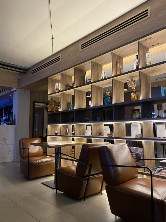 Обои дизайн интерьера, гостиная комната, освещение, комната, полка в разрешении 1536x2048