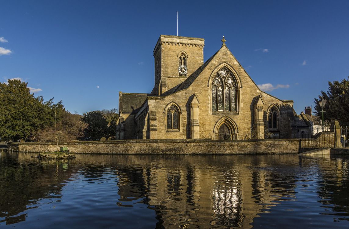 Обои отражение, здание, вода, церковь, водный путь в разрешении 2900x1900